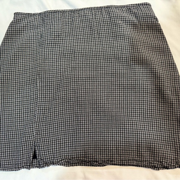 American Eagle Outfitters Used Black and White Grid Mini Skirt - Picture 1 of 3